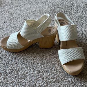 dr scholl's heeled sandals